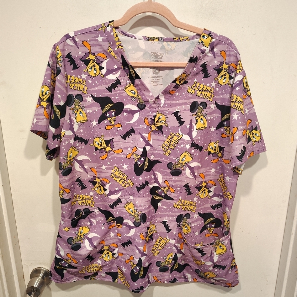 Looney Toones Tweety Bird Twick Or Tweet Novelty Print Halloween Scrub Top Sz XL